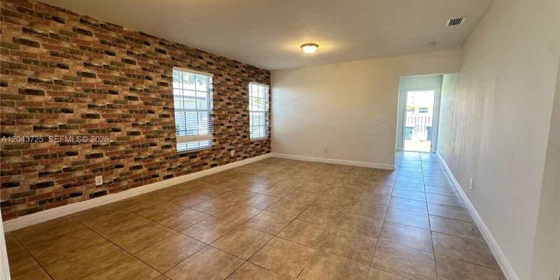 Hollywood House: 2235 Farragut St
