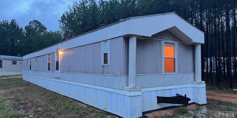 Brookhaven House: 1854 Covington Ln NE