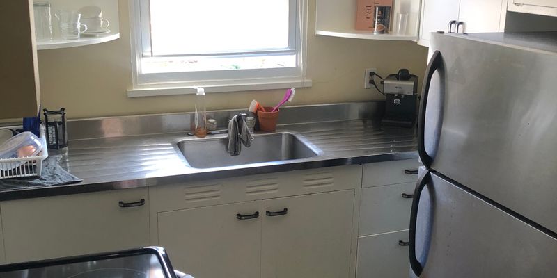 West Hartford Apartment: 877 Farmington Avenue