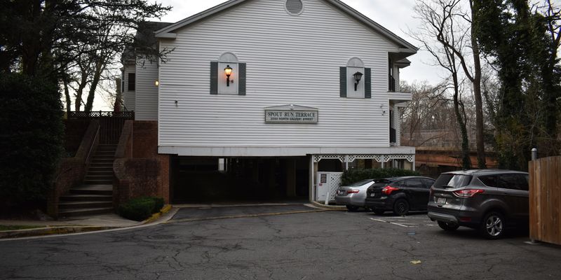 Arlington Apartment: 2050 N Calvert St