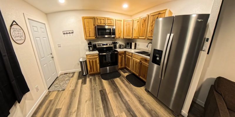 Aztec Apartment: 1719 W Aztec Blvd