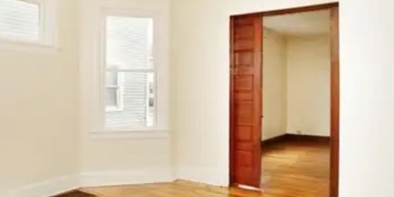 Hamilton Apartment: 305 Eaton Ave