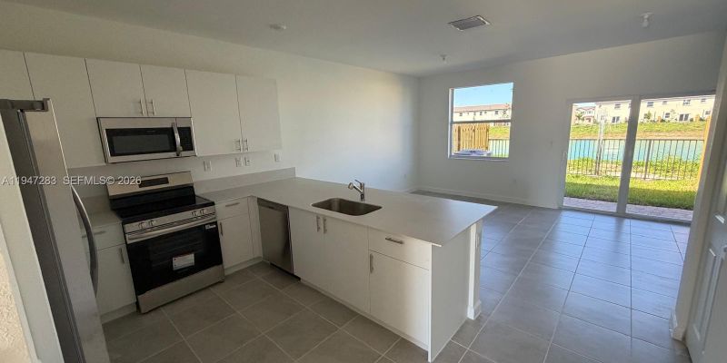 Homestead Townhome: 2732 SE 26th Ave