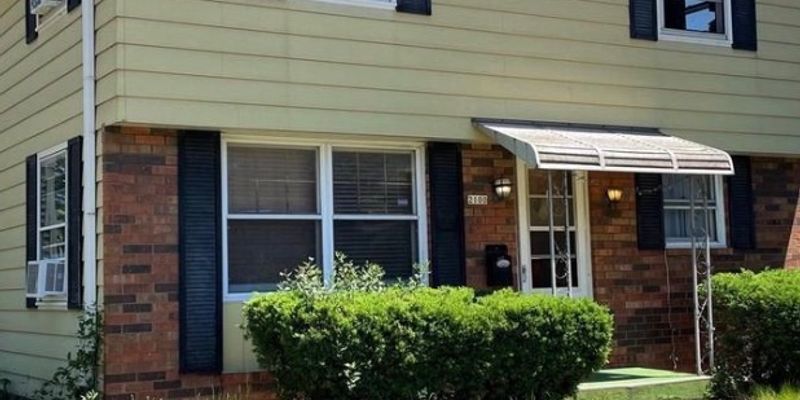 Milwaukee Apartment: 2627 W Becher St
