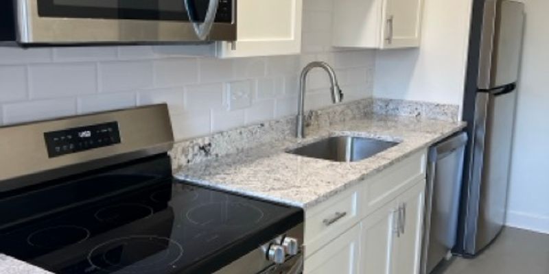 Pulaski Apartment: 500 Pico Terrace