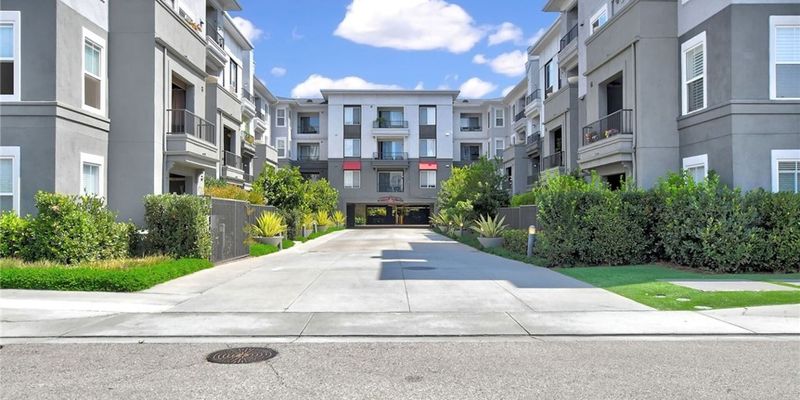 Anaheim House: 1801 E Katella Ave #UQ1916ZY