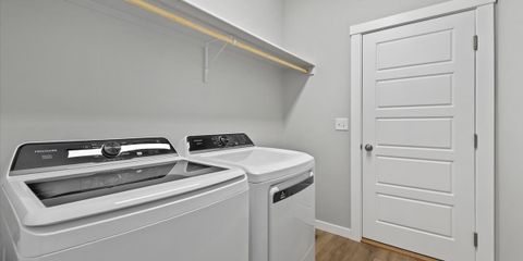 19-Laundry Area.jpg