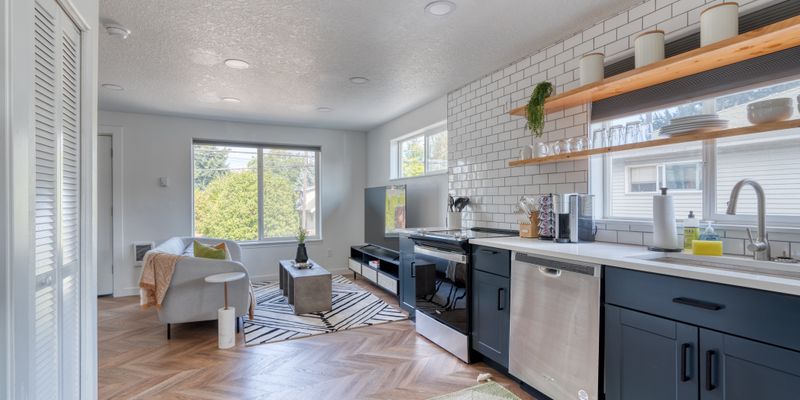 Portland Apartment: 5222 SE Holgate Blvd
