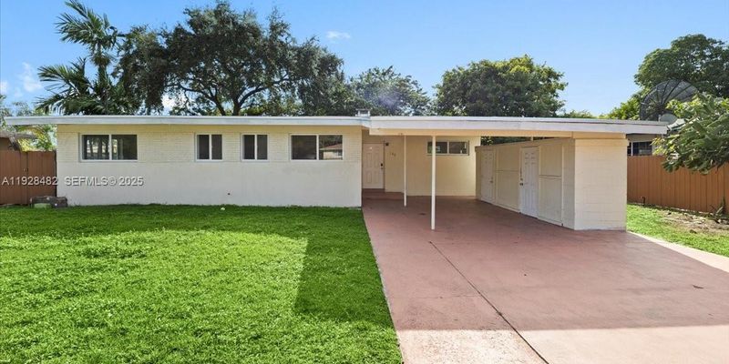 Miami House: 140 NW 198th St