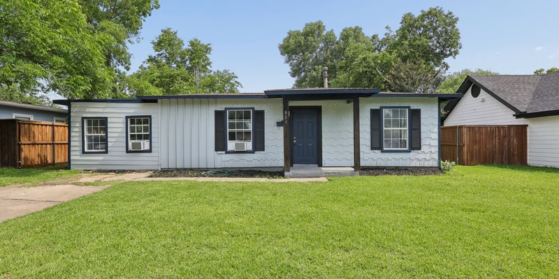 Garland House: 821 Travis St