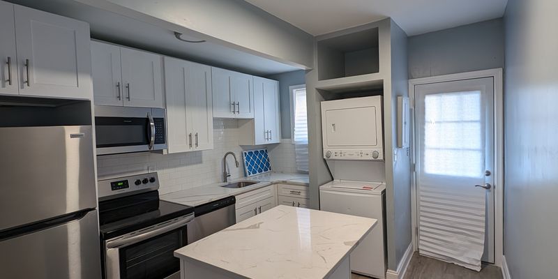 Baltimore House: 106 S Dean St