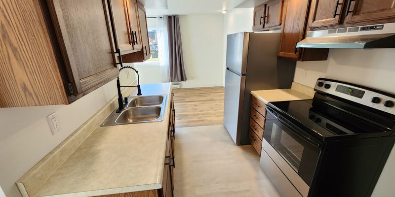 Iron Mountain Apartment: 400 Fairbanks St