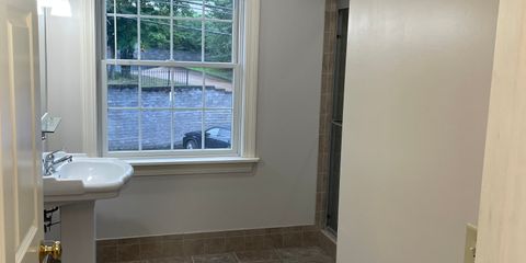 Bathroom 1.jpg