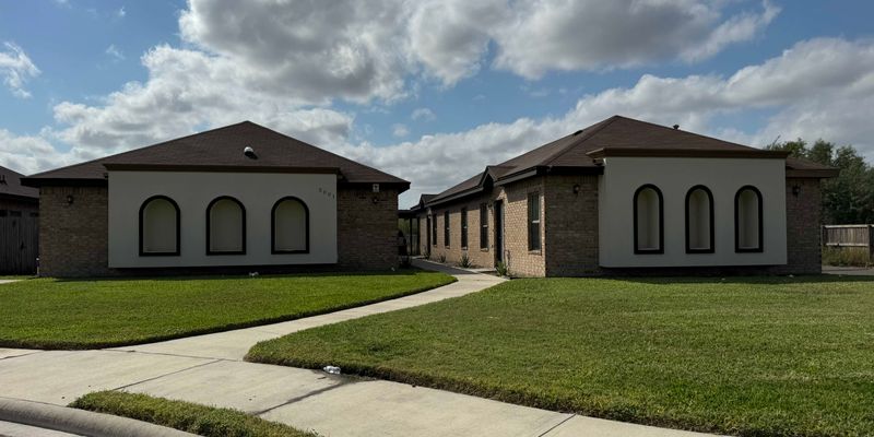 Alton Apartment: 3005 Diamondhead Ave