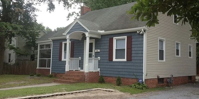 Salisbury House: 502 W College Ave