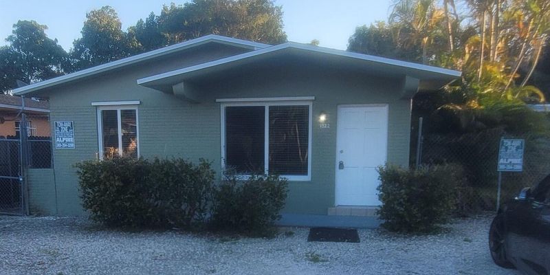 Miami House: 1320 NE 146th St