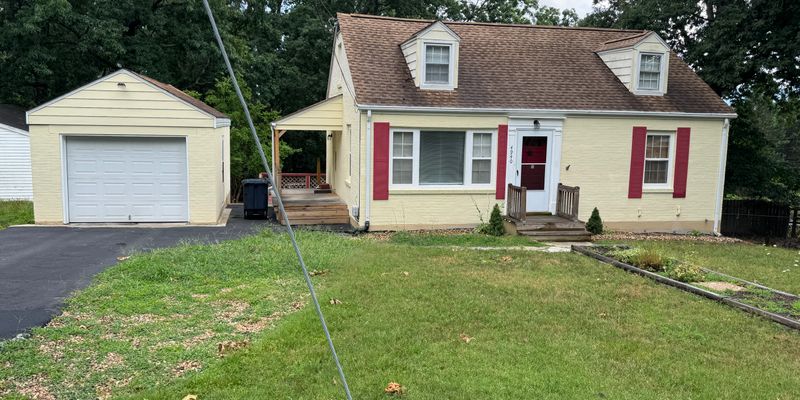 Roanoke House: 4940 Morwanda St NW
