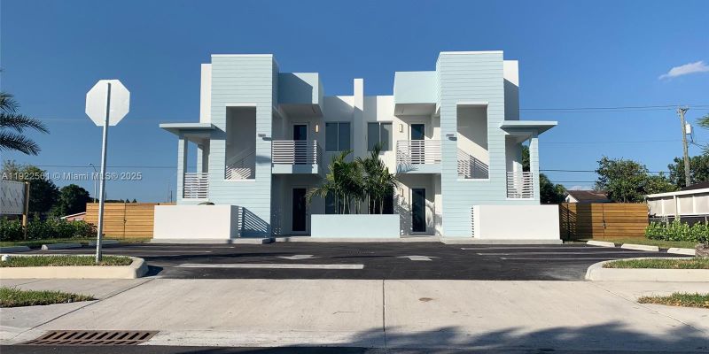 Hialeah Apartment: 805 E 28th St