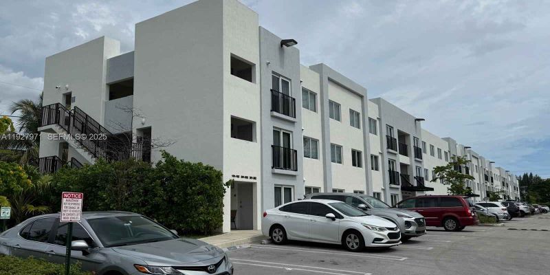 Miami Apartment: 14752 NE 6th Ave