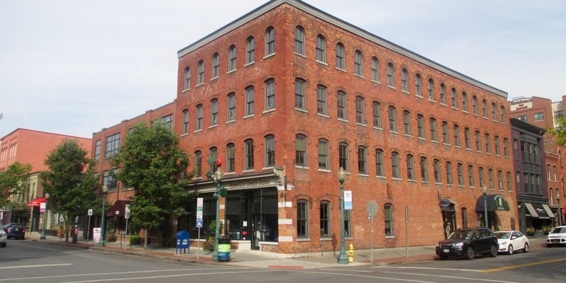 Syracuse Apartment: 202 Walton Street