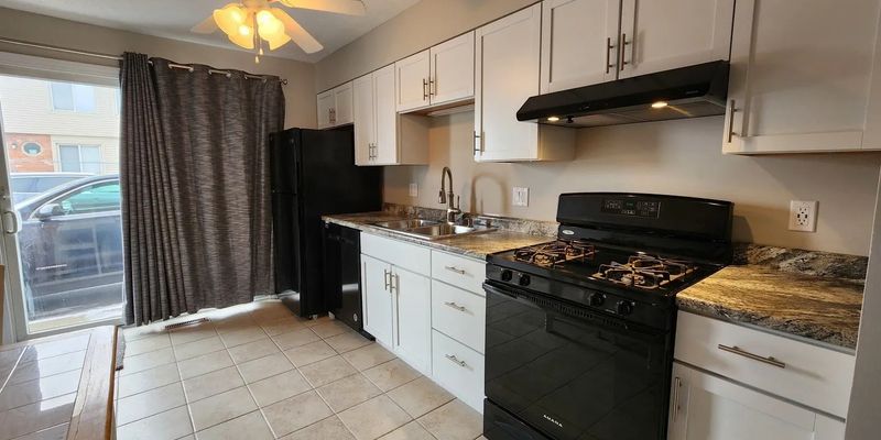 Normal Apartment: 1500 Dustin Dr
