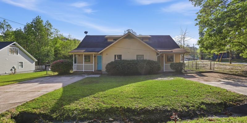 Springfield Apartment: 907 Ash St Ext