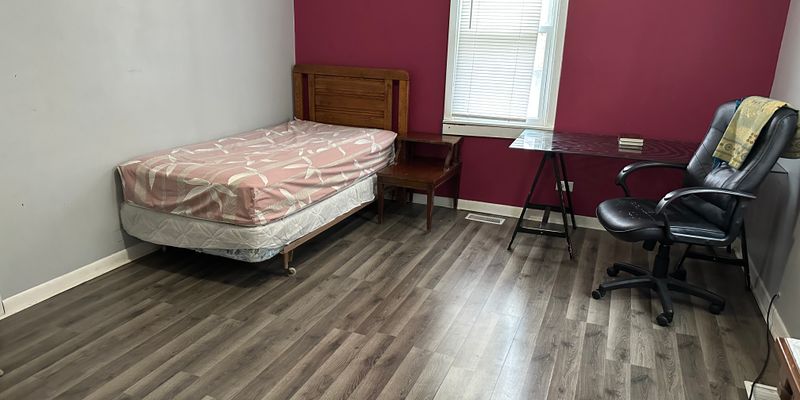 Des Plaines House: 9035 N Delphia Ave
