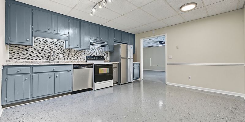Canton House: 129a McWhirter Pl