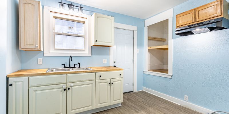 Rochester House: 83 Ridgeway Ave