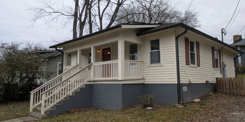 Knoxville House: 2708 Scottish Pike