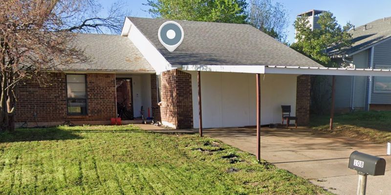 Midwest City House: 108 London Ln
