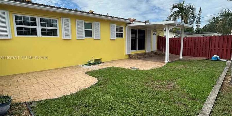 Hollywood House: 3219 Wilson St