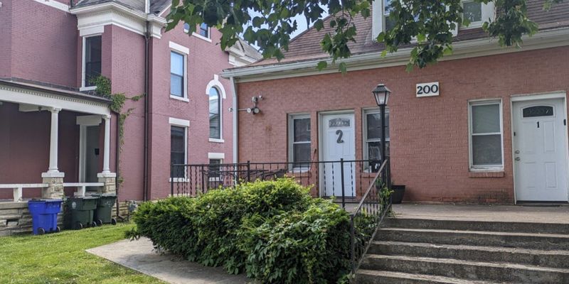 Lexington Apartment: 200 E Maxwell St