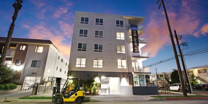 Los Angeles House: 3827 Frances Ave