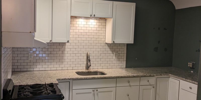 Lexington Apartment: 200 E Maxwell St