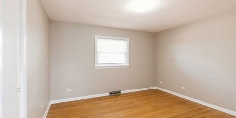 10_8139SBennettAve_153001_2ndBedroom_MRED_2000x1333.jpg