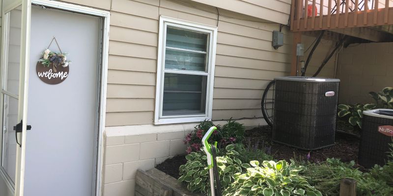 Bennington Apartment: 207 N Stark St