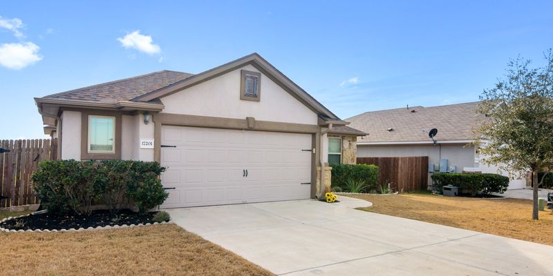 Pflugerville House: 17201 Boecher LN