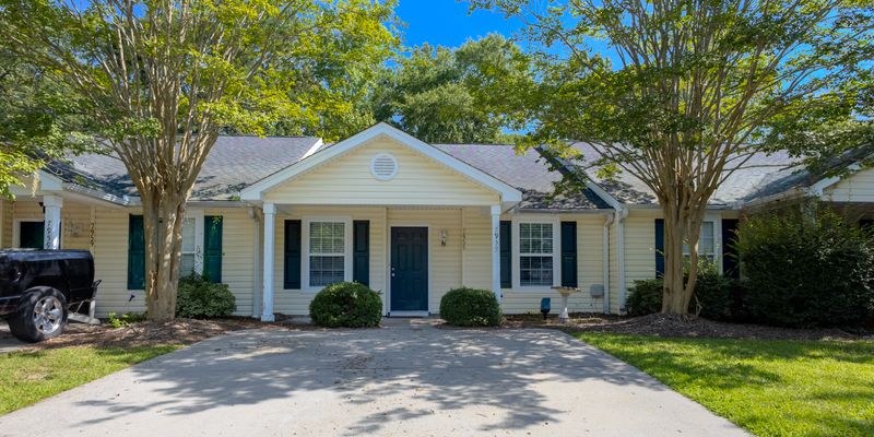 North Charleston Townhome: 7955 Vermont Rd