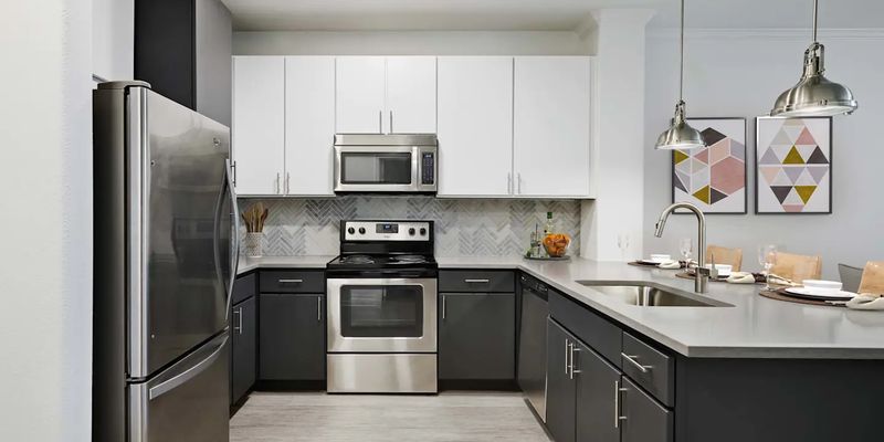 Houston Apartment: 1899 Bass St