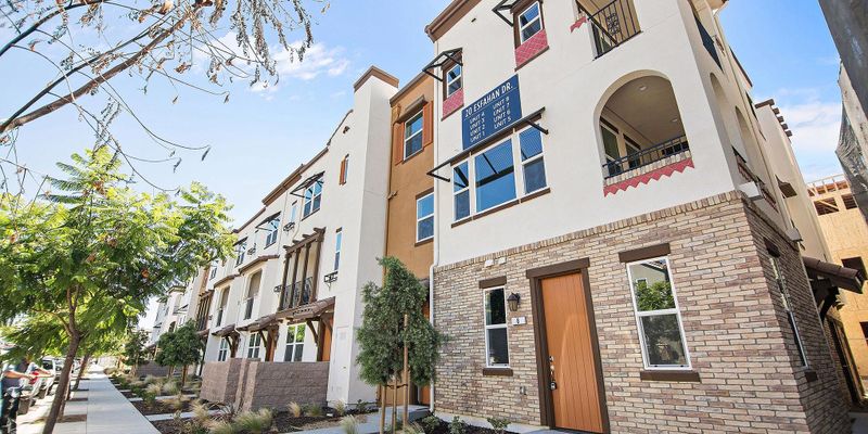 San Jose Townhome: 20 Esfahan Drive