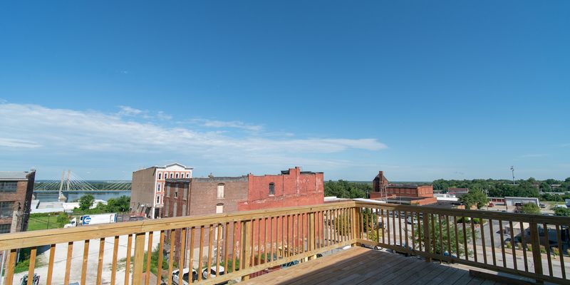 Quincy Apartment: 123 N 4th St