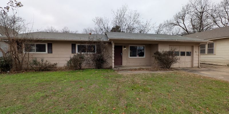 Shawnee House: 126 N Draper Ave