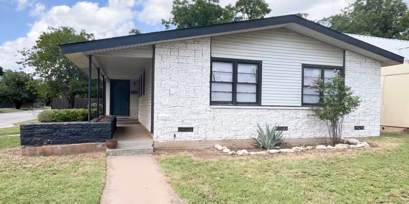Abilene House: 702 N 13th St