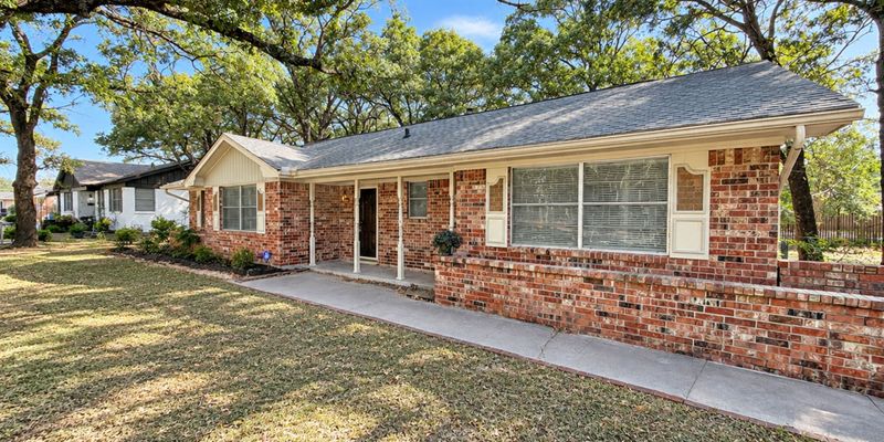 Greenville House: 7 Timberside Dr