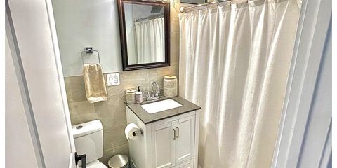 bathroom 1.jpg