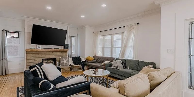 Cleveland House: 1507 E 108th St