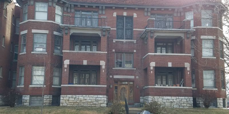 St. Louis Apartment: 5798 Pershing Avenue