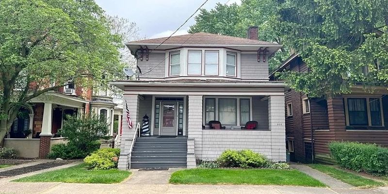 Wheeling Apartment: 306 N Front St