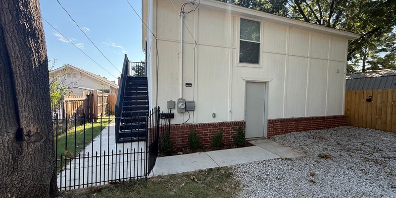 Sapulpa House: 422 1/2 S Park St